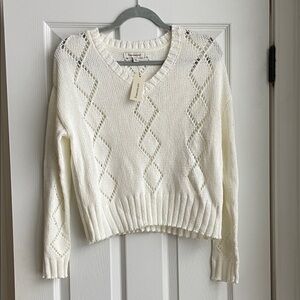 Francesca's Ivory Diamond Knit V-Neck Sweater M